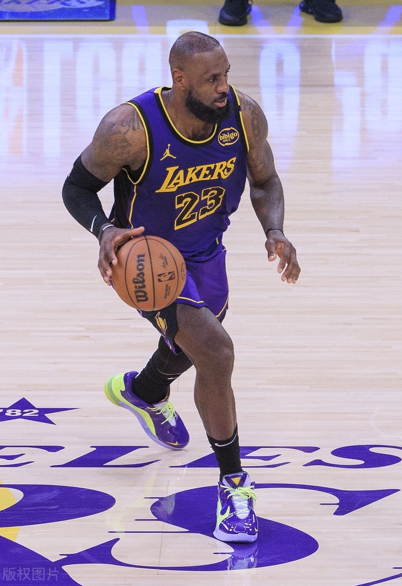 英雄联盟-詹姆斯连续十五场比赛得分超过战术调整，TES不断突破！上演精彩一战的简单介绍