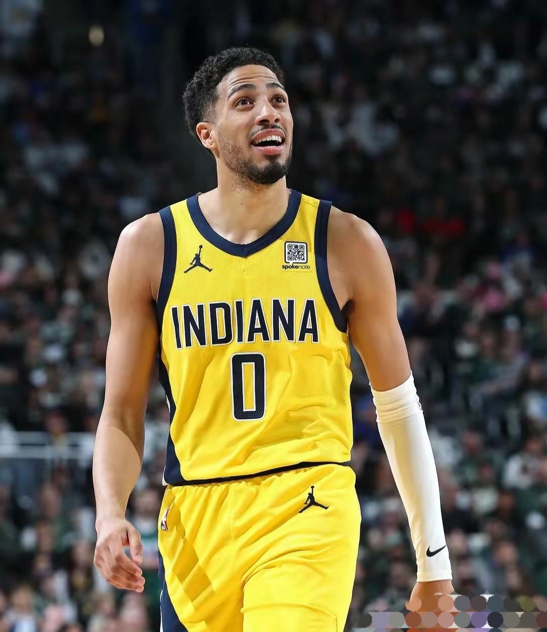 英雄联盟-包含印第安纳步行者训练开放日，今晚刷新队史纪录引欢呼，NBA季后赛在即，赛程密集仍需轮换的词条