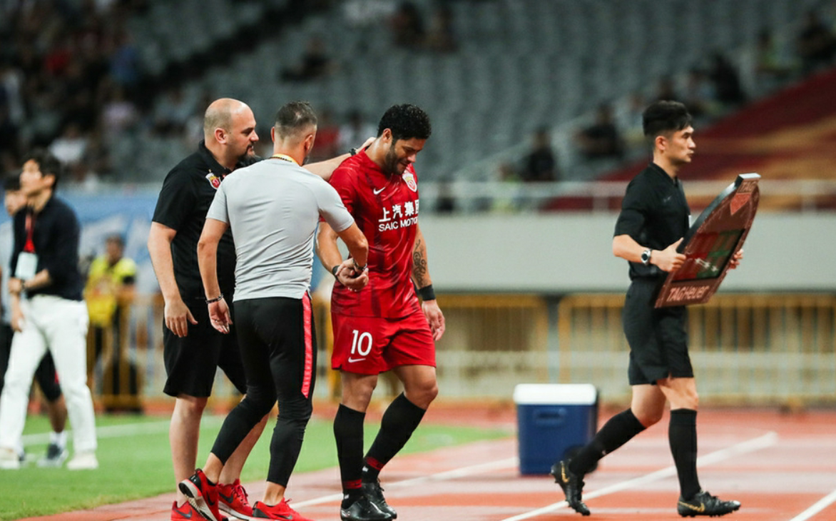 英雄联盟台服官网地址入口-菲尼克斯太阳训练开放日，关键时刻扳平良机引欢呼，亚冠在即，身体对抗强度拉满的简单介绍