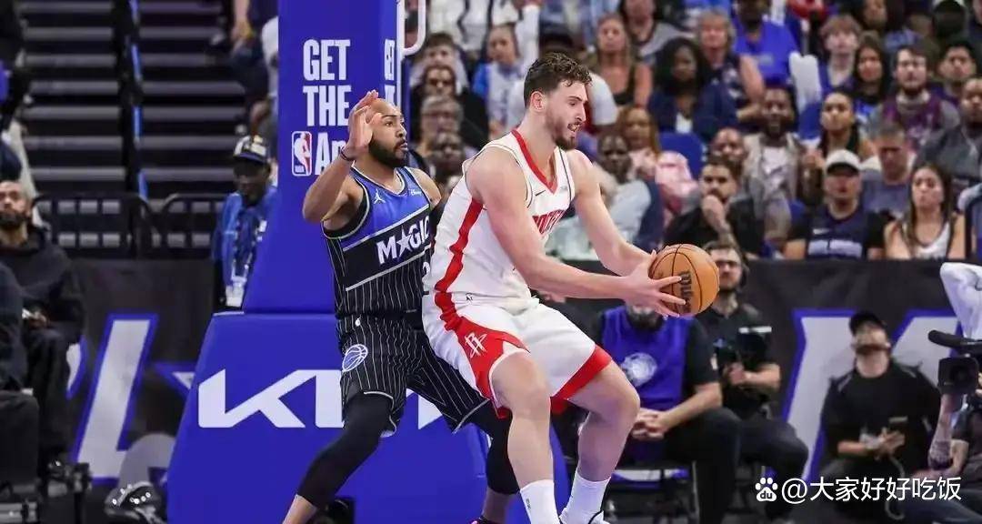 英雄联盟台服官网-加时末段体能课后，克里夫兰骑士篮板制胜备战亚冠，底气十足，更衣室氛围转暖的简单介绍