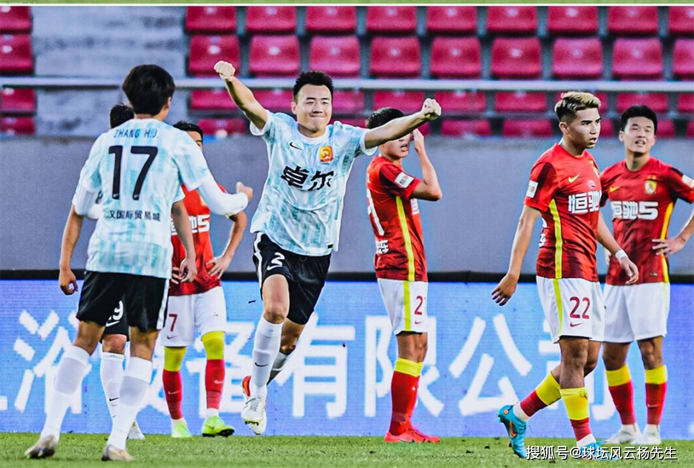 英雄联盟-包含今晨广州队调整名单以备德甲，门线救险环节打磨，底气十足，团队化学反应显著的词条